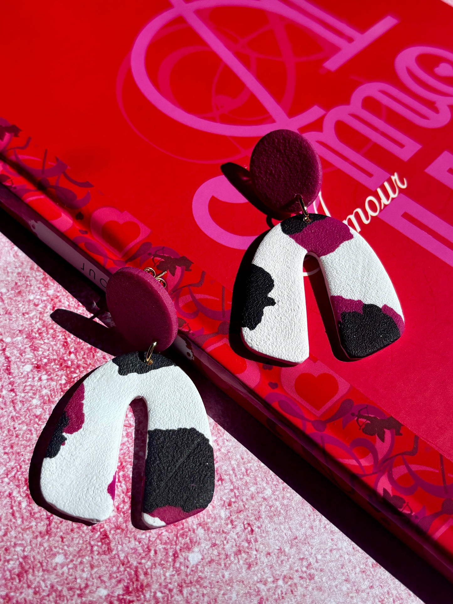 Boucles d’oreilles modernes légères Aura graphique de Les Trésors de Cia, design élégant et contemporain.