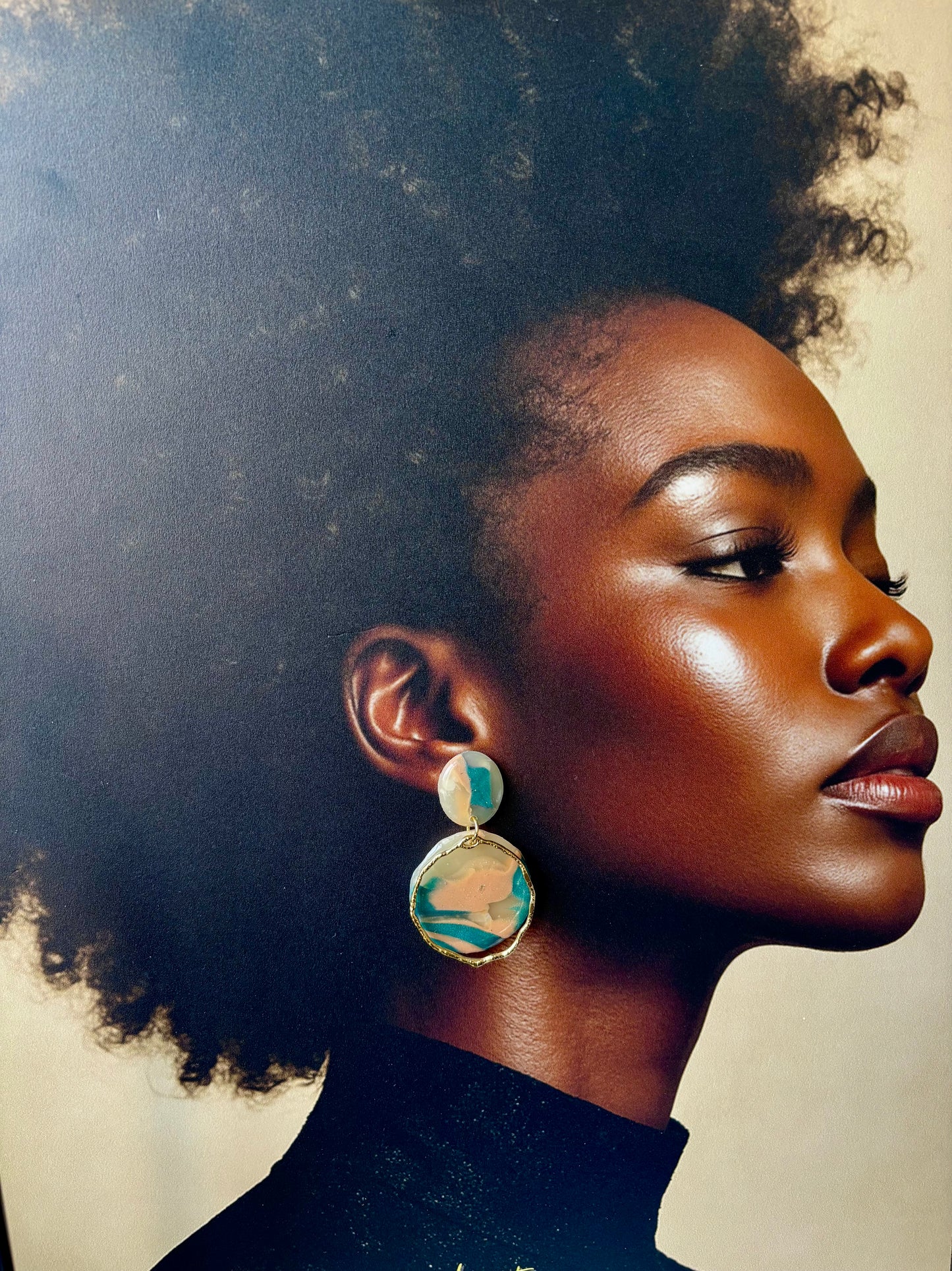 Boucles d'oreilles XXL anneaux entrelacés couleurs printanières – Argile polymère