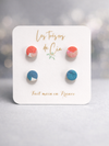 Boucles d’oreilles puces rondes effet marbré – Corail & Bleu – Argile polymère – Fait main en France