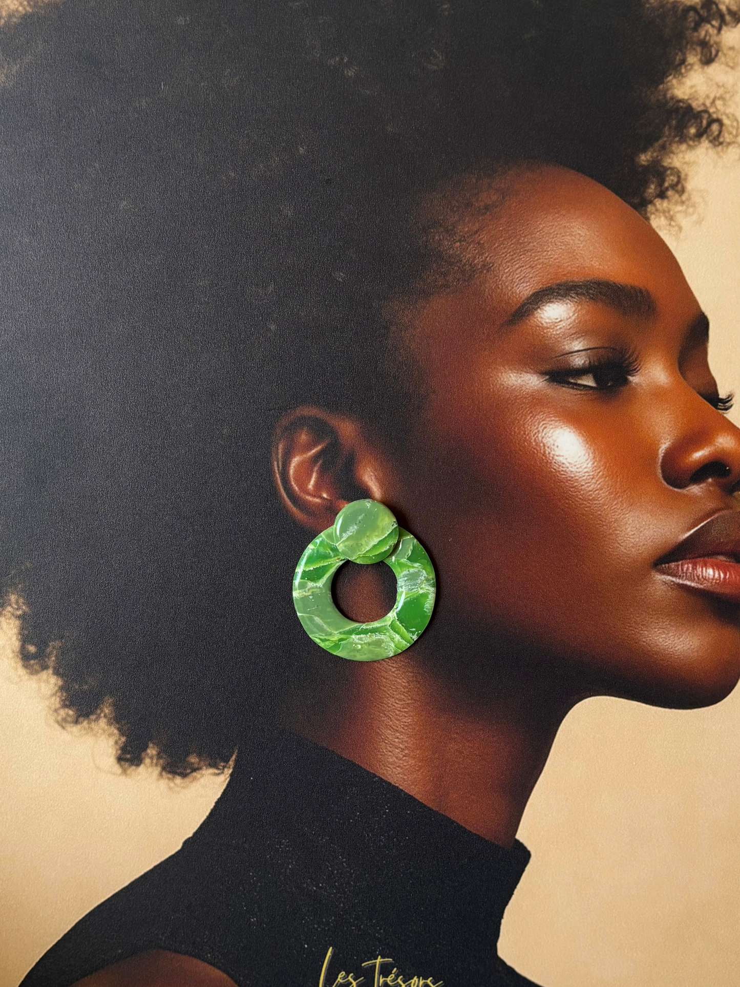 Boucles d’oreilles anneaux Vert pomme CÉLINE - Légères et modernes –