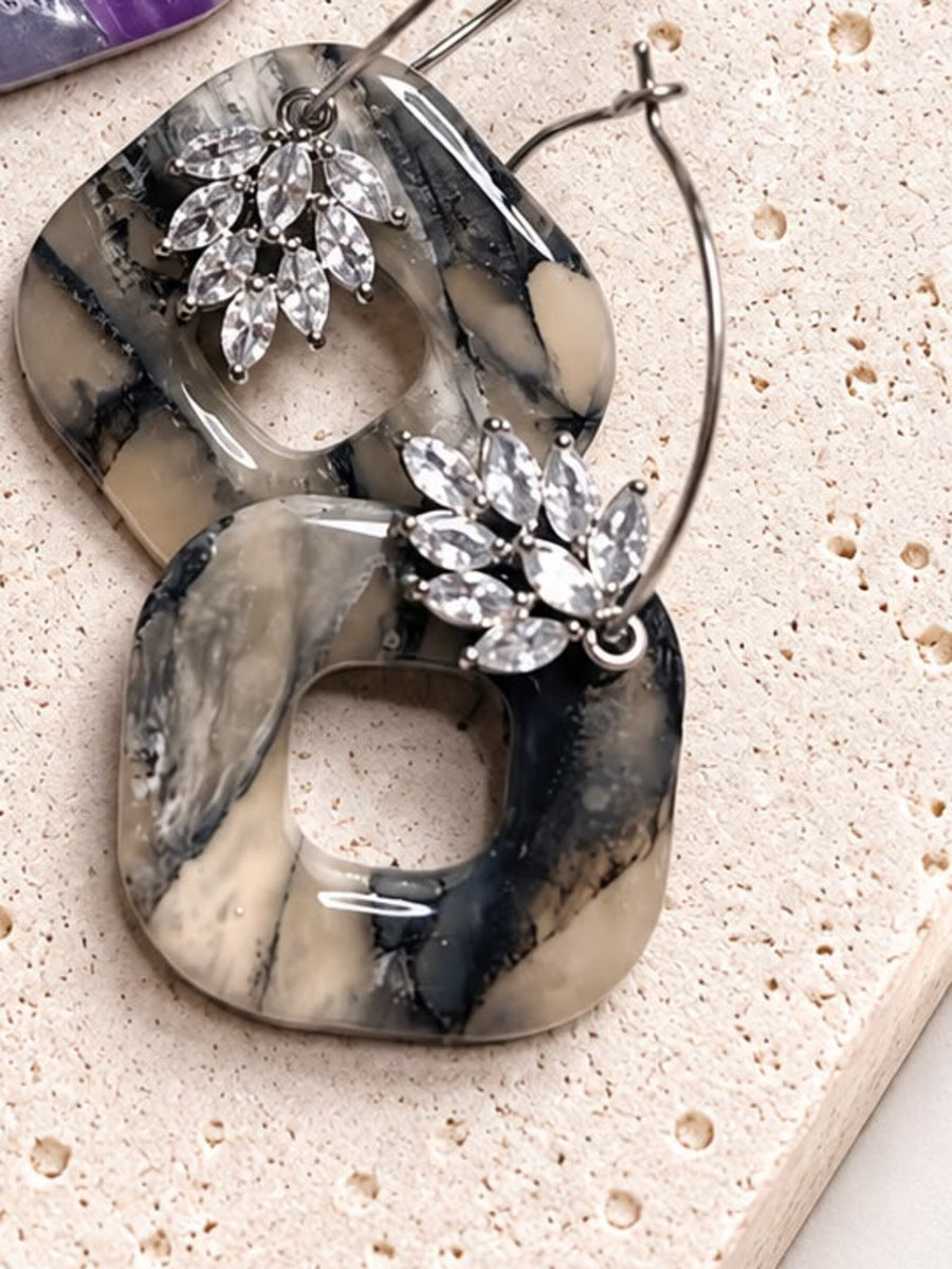 Créoles carrées évidées en argile polymère noire et beige marbrée, bouquet de strass zirconium argenté, anneau en acier inoxydable