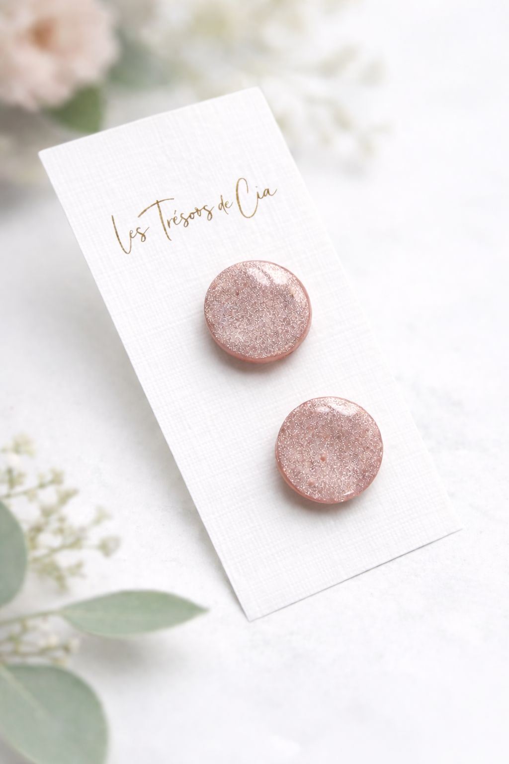 Boucles d’oreilles puces rondes pailletées rose – Fait main en France