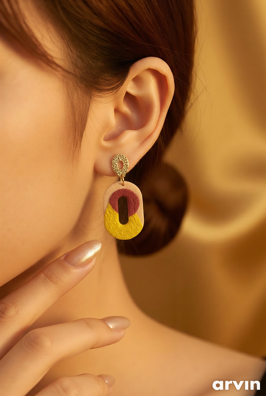 Boucles d'oreilles colorées jaune et prune en argile polymère, légères et originales, de la marque Les Trésors de Cia.