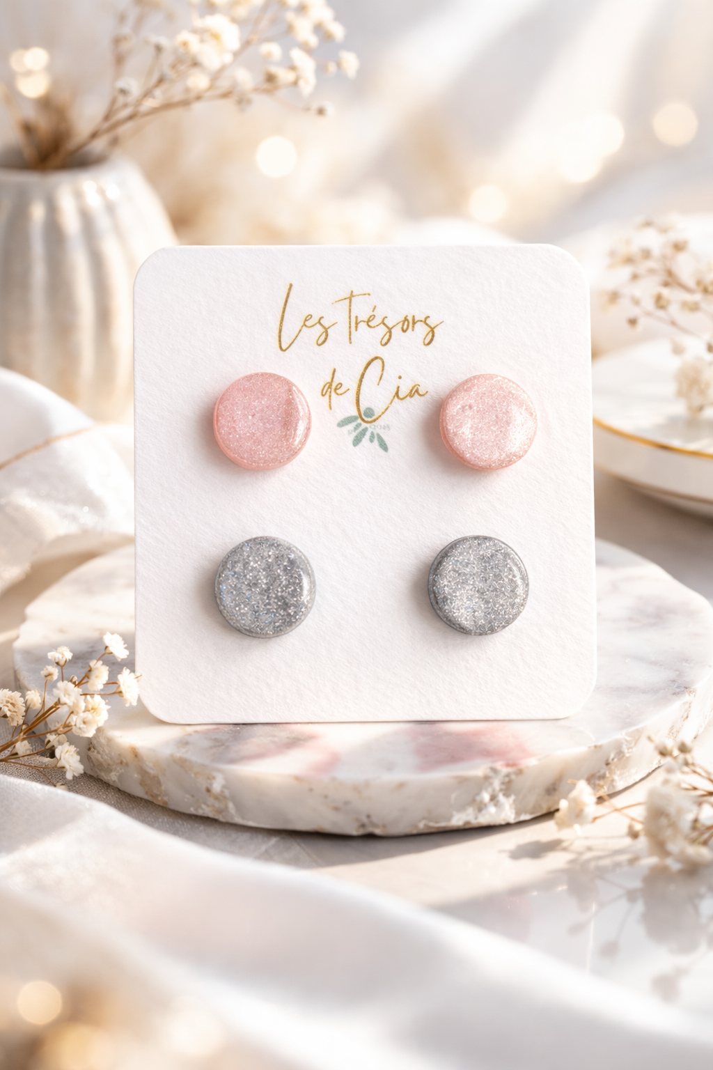 Boucles d’oreilles puces pailletées rose & argent — Fait main en France — Ultra légères