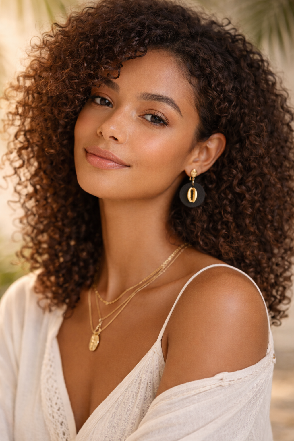 Boucles d’oreilles coquillage doré & disque noir – Style bohème tropical