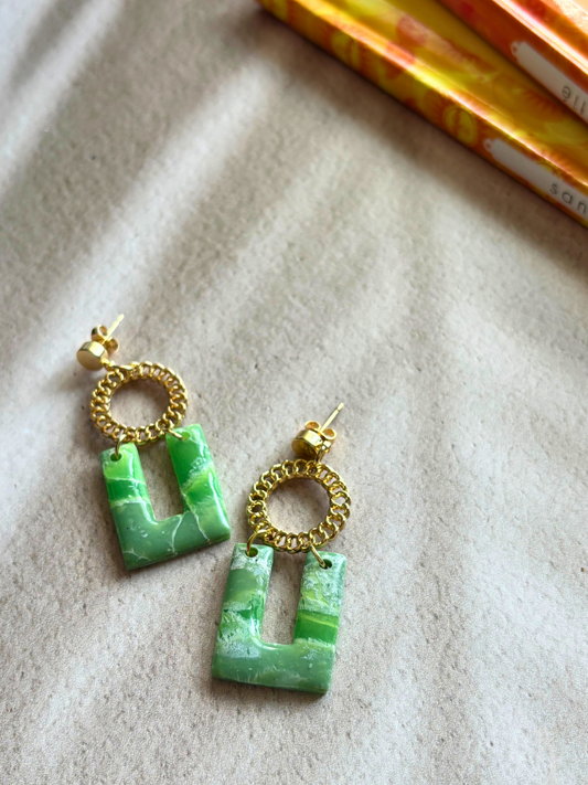 Boucles d’oreilles vert marbré et anneau doré — Légères & élégantes - Les Trésors de Cia