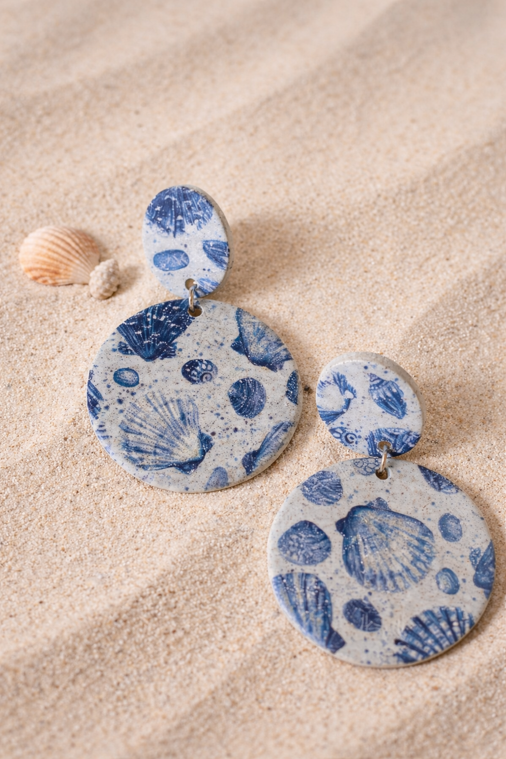 Boucles d’oreilles coquillages bleu — légères & faites main