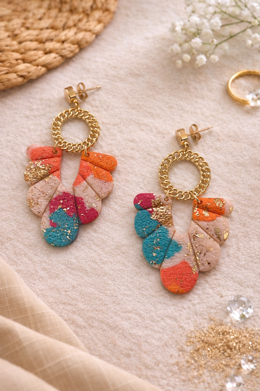 Boucles d’oreilles graphiques, chic et ultra légères de la marque Les Trésors de Cia, visibles sur l’image IMG-1053.