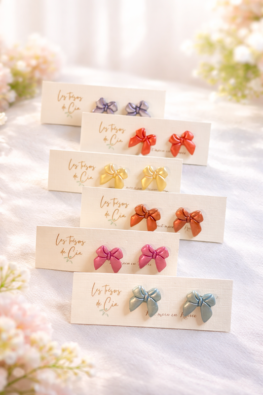 Boucles d’oreilles Petit Nœud en argile polymère faites main, bijoux élégants et légers par Les Trésors de Cia