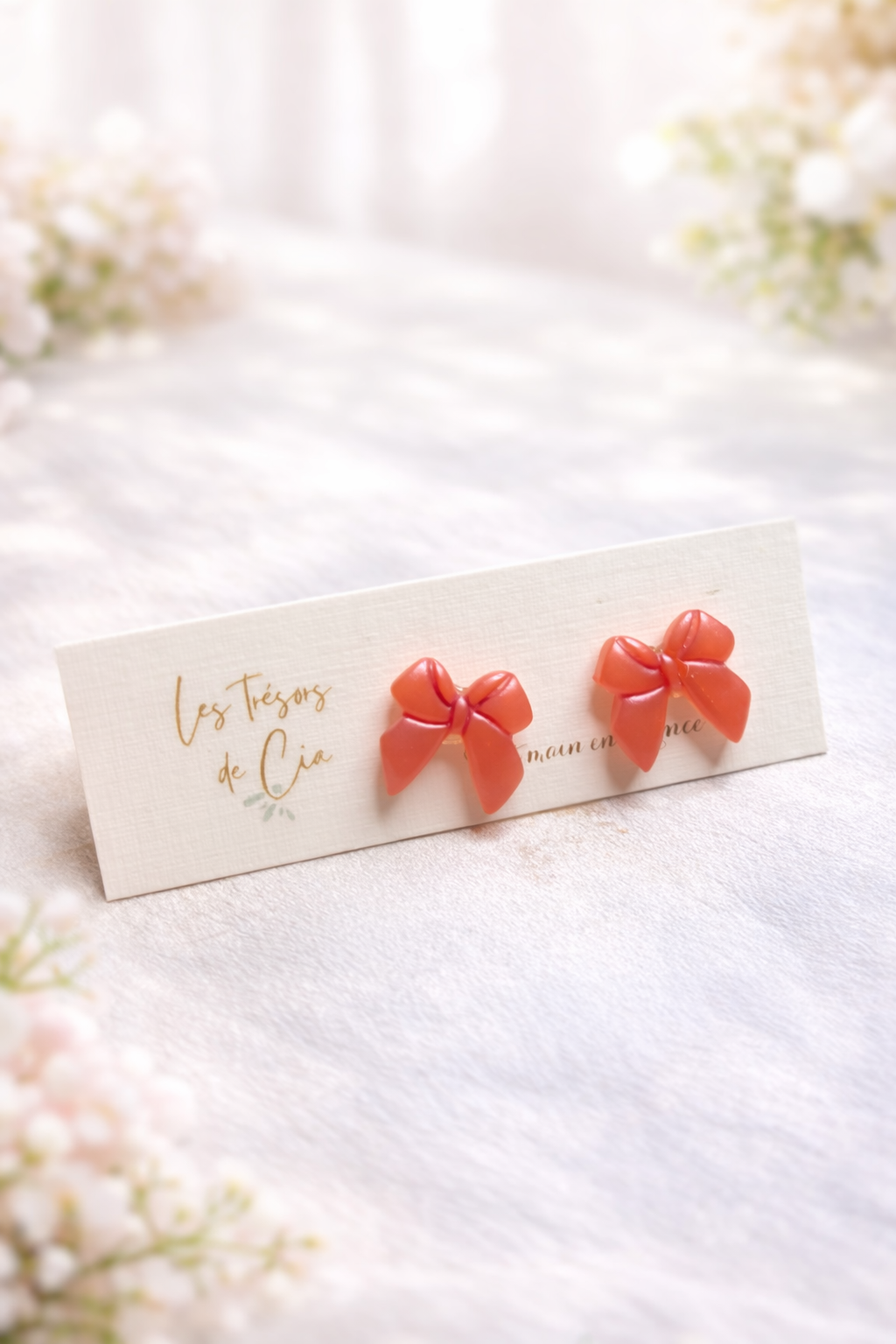 Boucles d’oreilles Petit Nœud en argile polymère faites main, accessoires élégants et artisanaux par Les Trésors de Cia