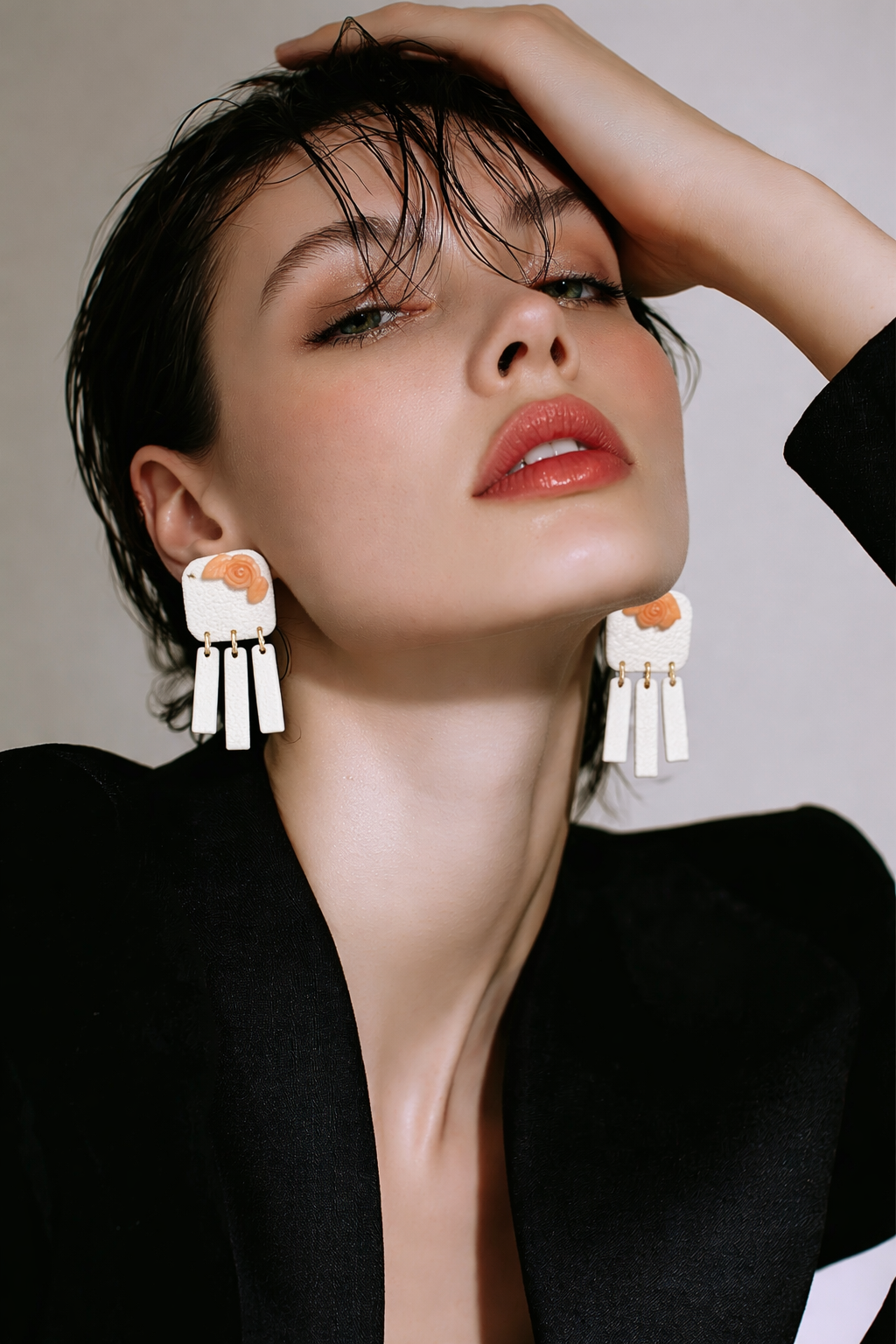 Boucles d'oreilles pendantes maxi BILLIE | Blanc ou Pêche rosé