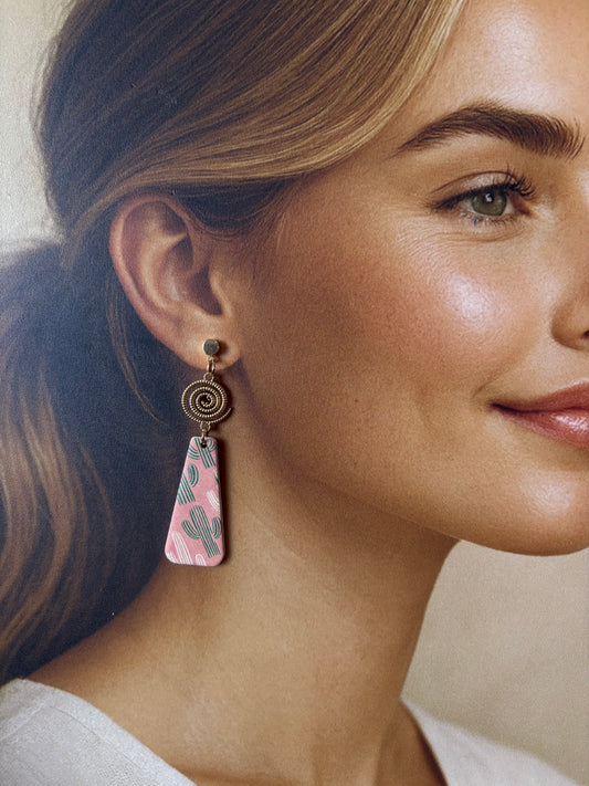Boucles d’oreilles pendantes cactus rose — légères & faites main