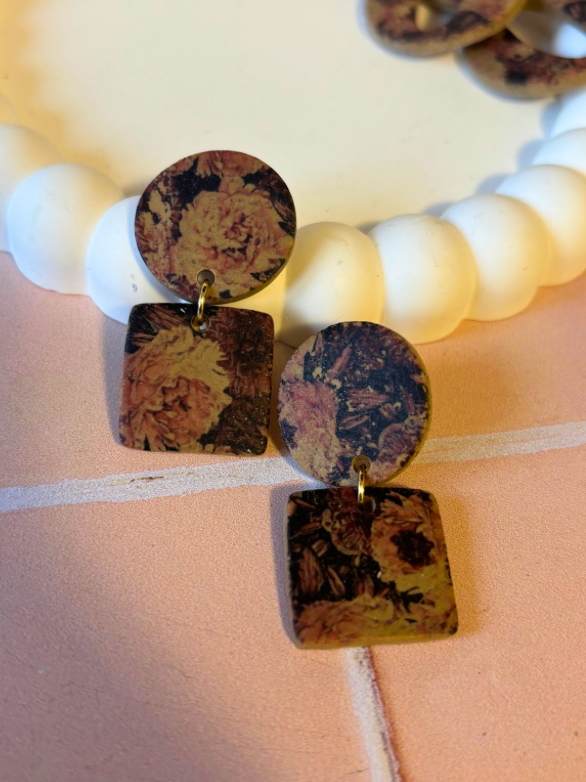 Boucles d’oreilles pendantes fleuries vintage – légères & élégantes