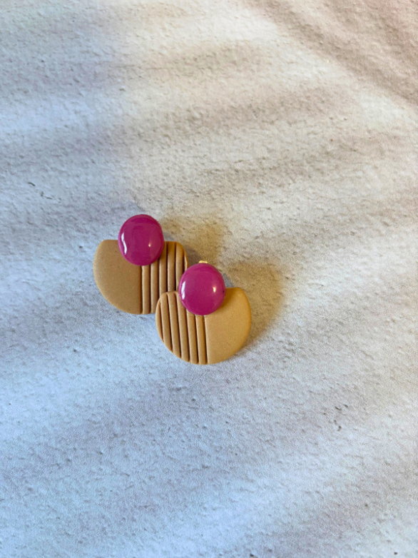 Boucles d’oreilles “Rosée Solaire” – Rose vibrant & beige chaud