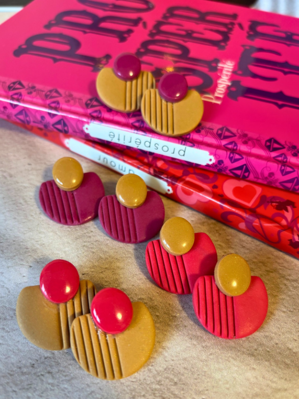 Boucles d’oreilles “Rosée Solaire” – Rose vibrant & beige chaud