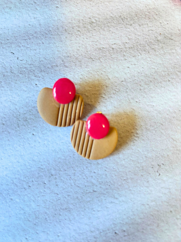 Boucles d’oreilles “Rosée Solaire” – Rose vibrant & beige chaud