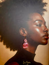 Boucles d'oreilles pétales nacrés froissés sur crochet doré, exemplaire unique